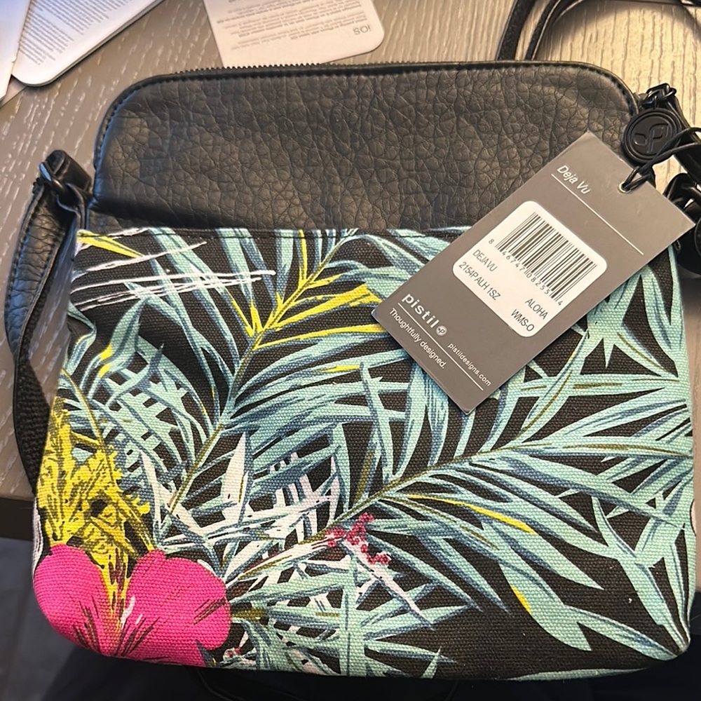 Pistil crossbody